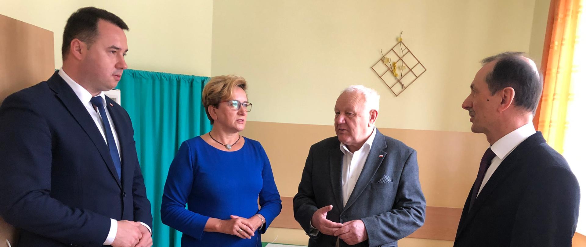 Otwarcie gabinetu stomatologicznego w Szkole Podstawowej w Zakliczynie