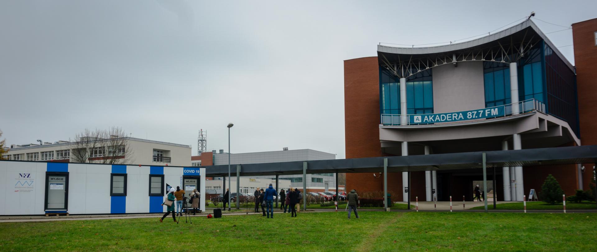 Otwarcie mobilnego punktu szczepień przeciw COVID-19 na terenie kampusu Politechniki Białostockiej