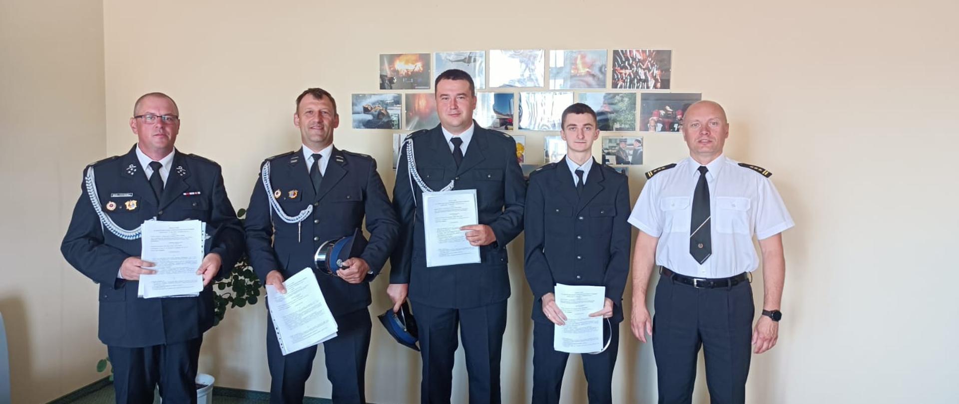 Podpisanie umów ze strażakami OSP