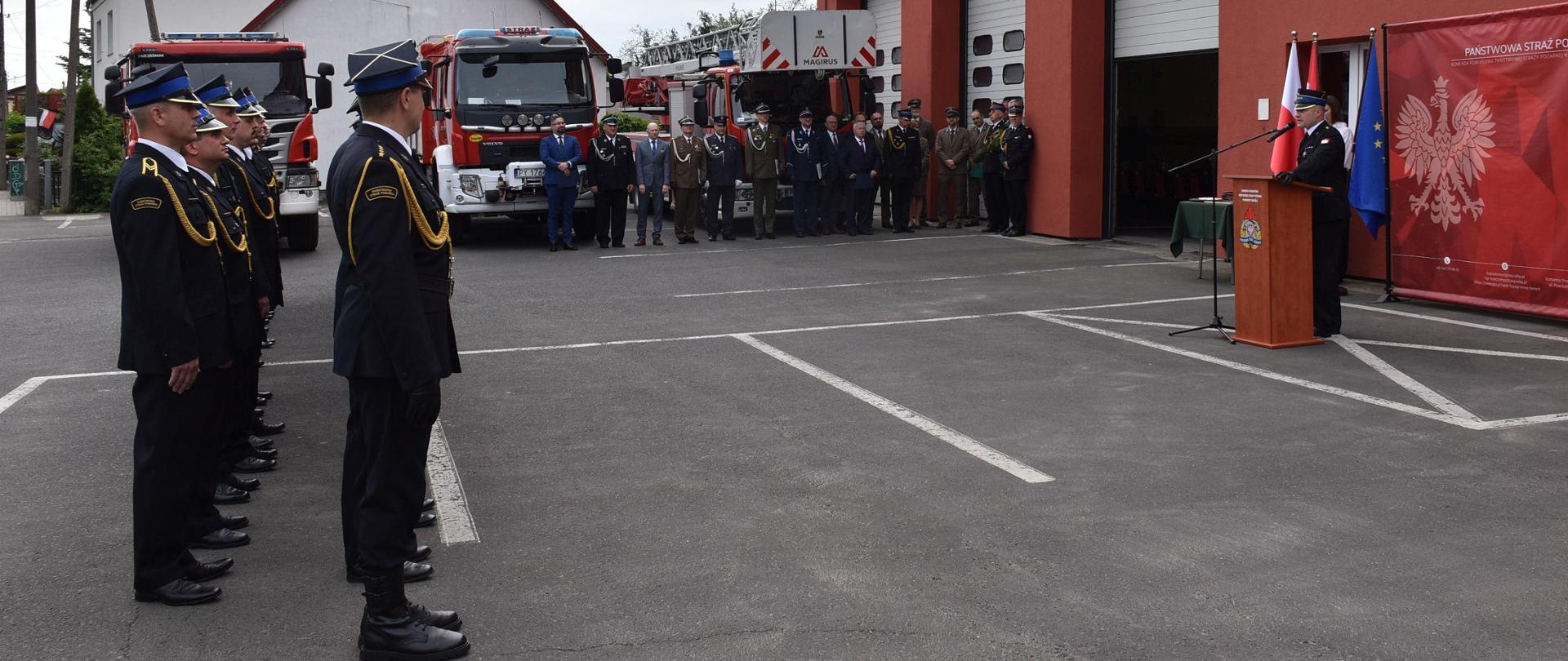 Głos zabrał pełniący obowiązki Komendanta Powiatowego Państwowej Straży Pożarnej w Nowym Tomyślu, st. kpt. Jakub Kłosowski