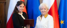 Wojewoda łódzki Dorota Ryl wspólnie z nową konsultant w dziedzinie chirurgii szczękowo-twarzowej dr n. med. Katarzyną Bogusiak