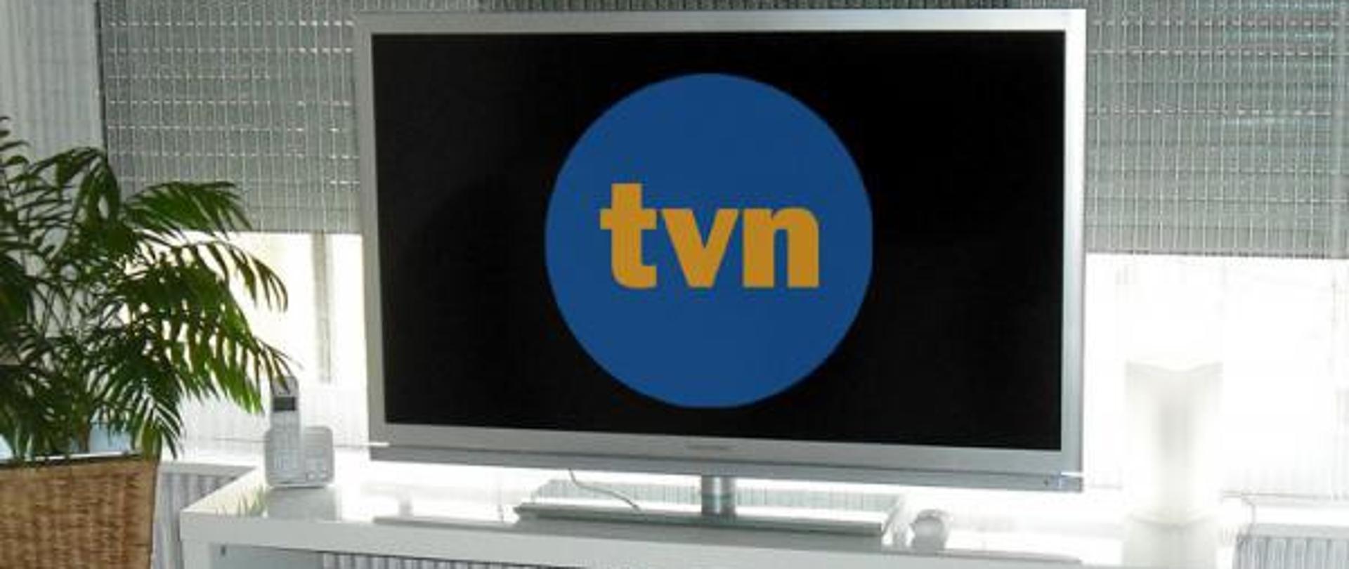Logo TVN na ekranie telewizora