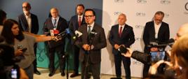 Minister Wojciech Balczun podczas briefingu prasowego. 
