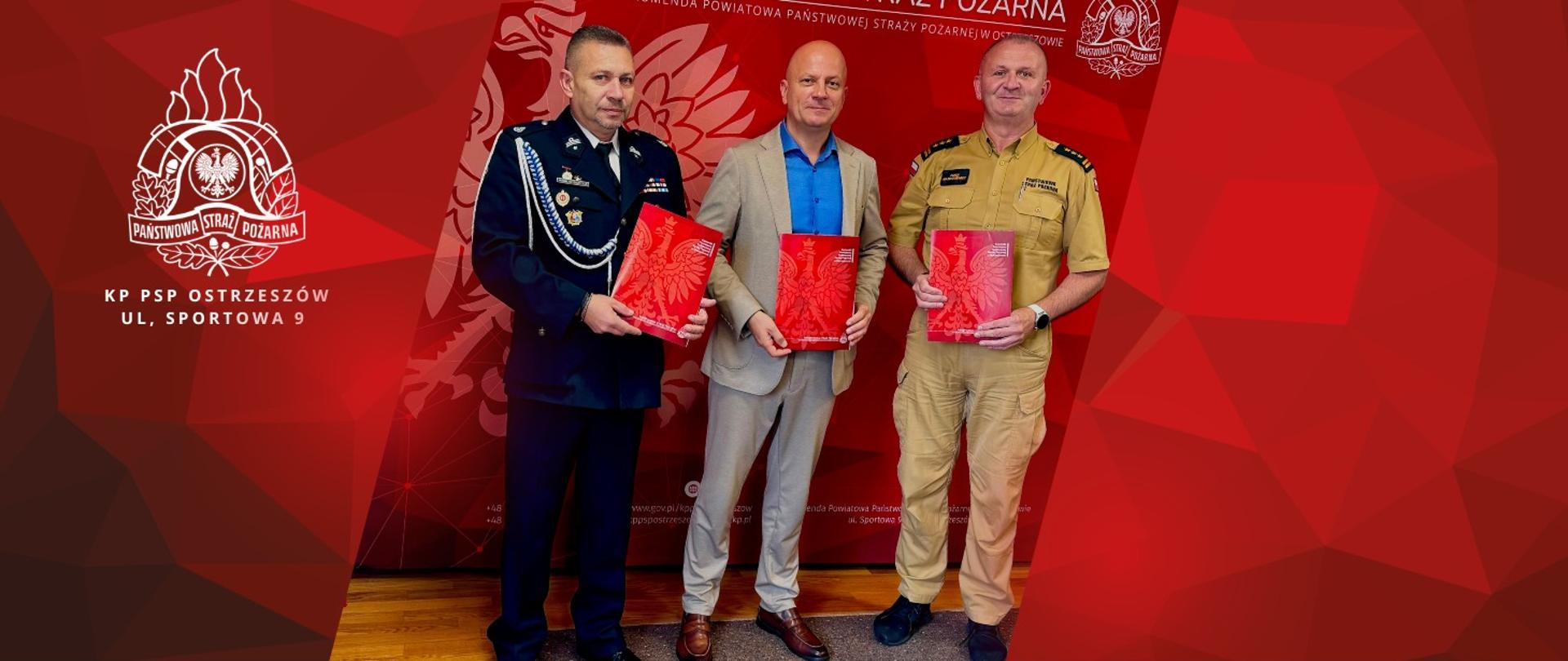 Reprezentanci podmiotów podpisujących porozumienie pozują na tle baneru.
