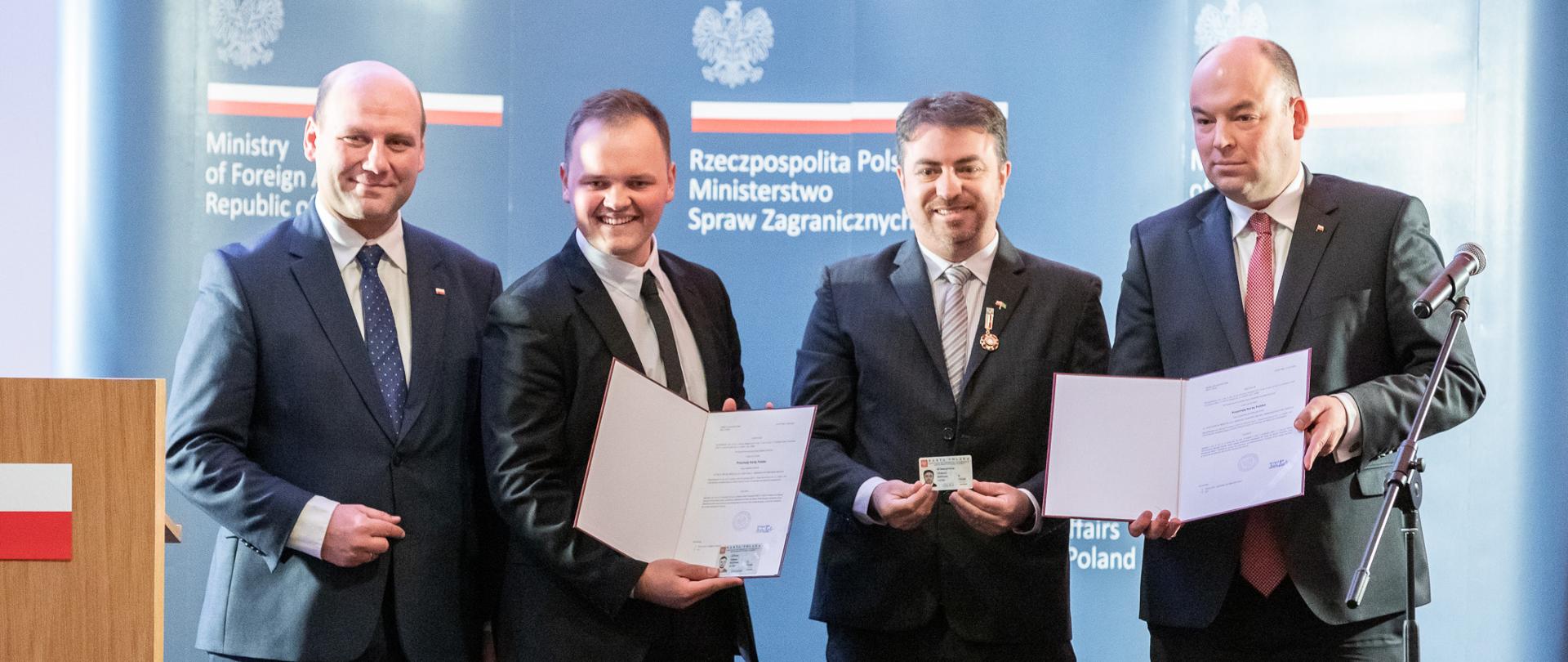 Uroczystość wręczenia pierwszej Karty Polaka dla przedstawiciela Polonii w Ameryce Łacińskiej