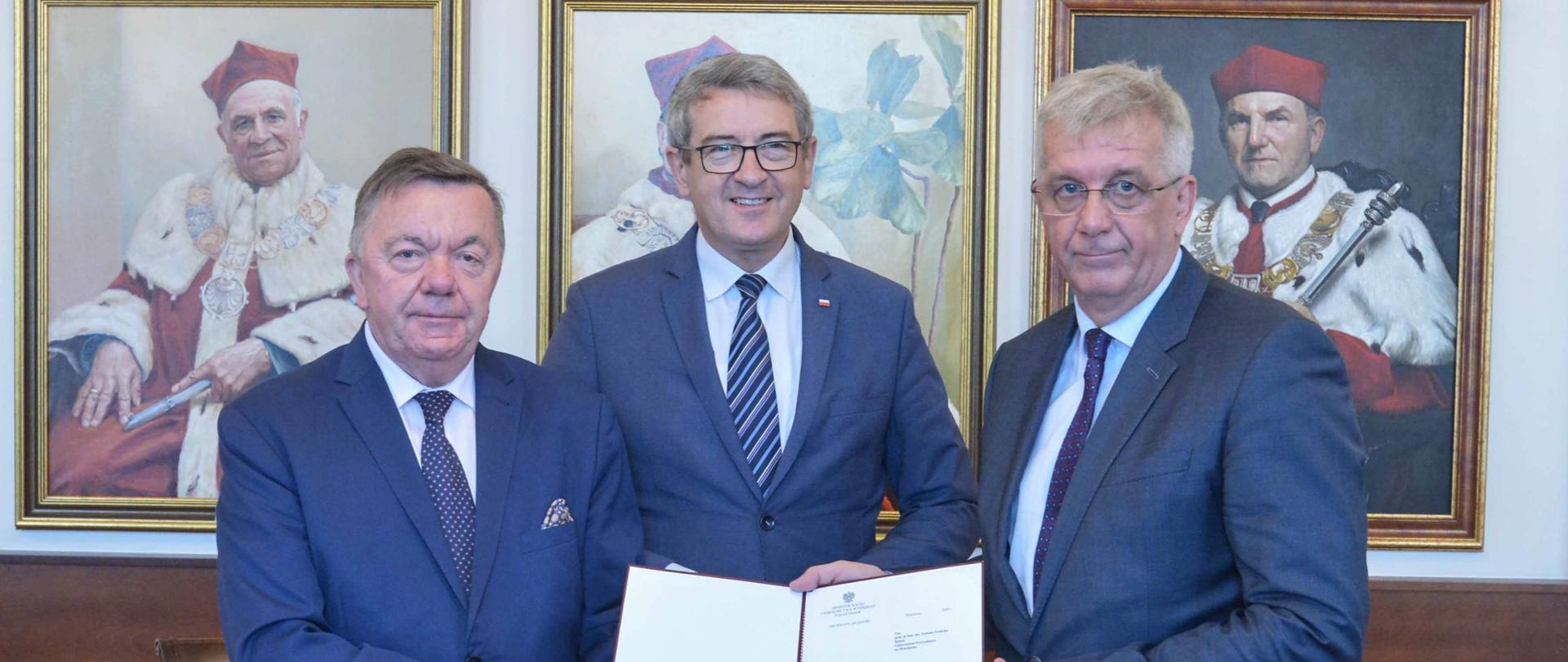 Minister Murdzek wraz z rektorami Uniwersytetu Przyrodniczego we Wrocławiu