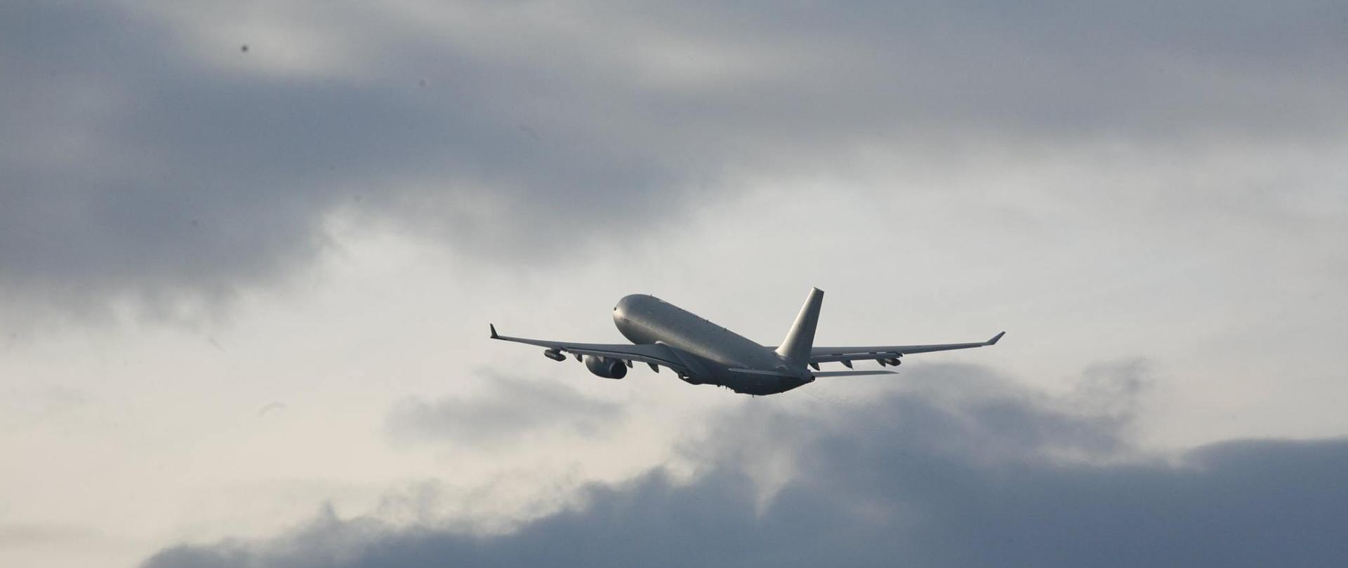 Samolot pasażerski w trakcie lotu