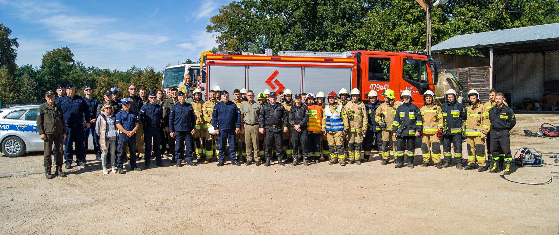 Zdjęcie przedstawia uczestników ćwiczeń