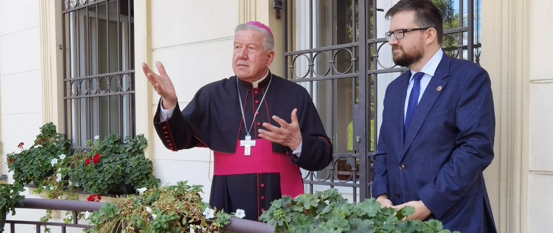 Sastanak ambasadora Republike Poljske sa beogradskim nadbiskupom Stanislavom Hočevarom bio je posvećen perspektivi razvoja saradnje nadbiskupije i poljskog diplomatskog predstavništva.