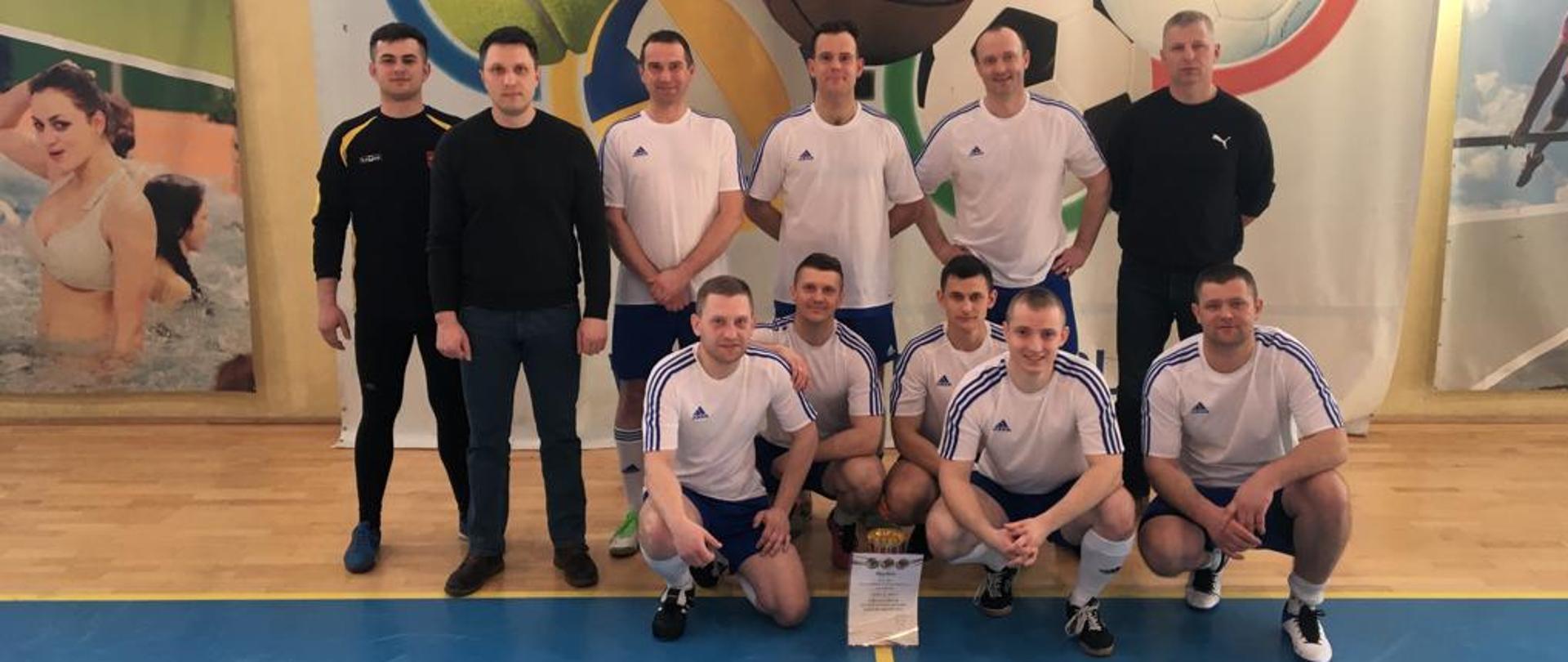 zdjęcie reprezentacji KP PSP Kozienice w hali sportowej