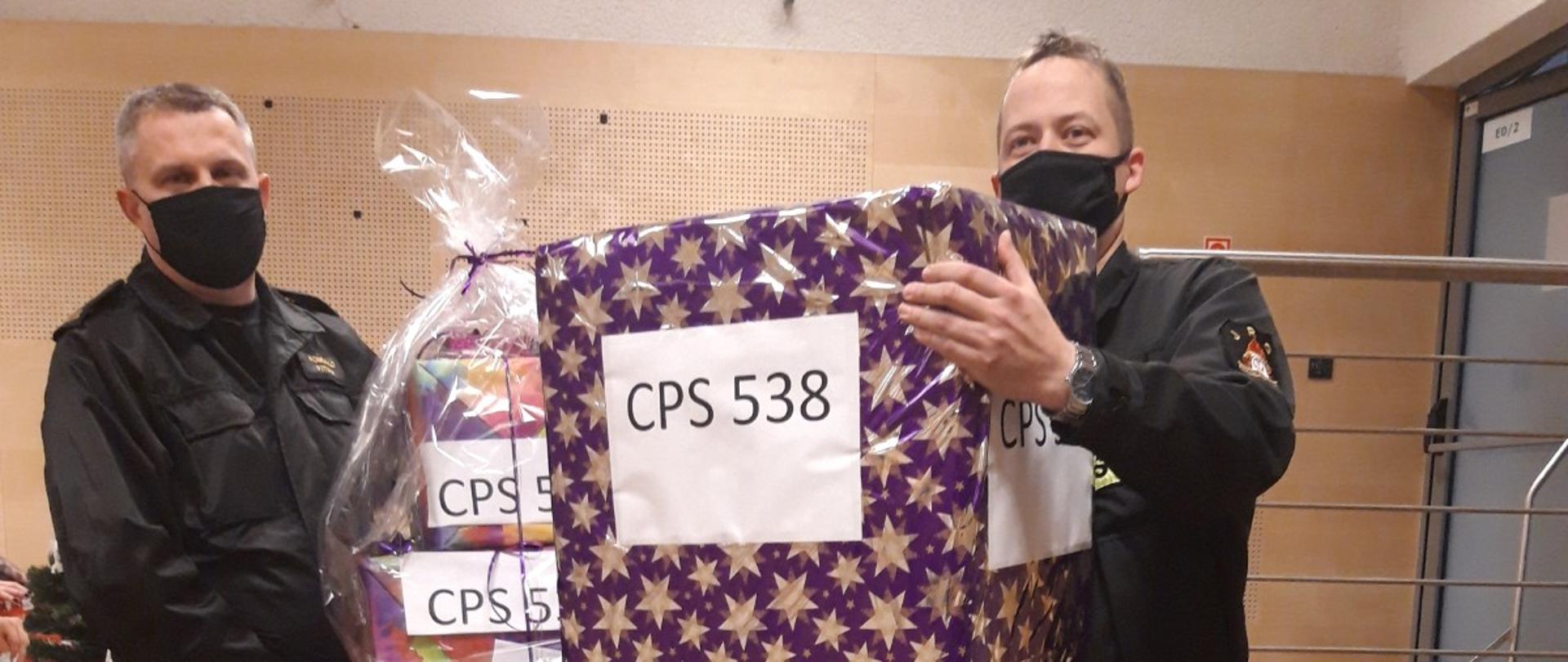 Przekazanie prezentów dla 7 letniej Zuzanny