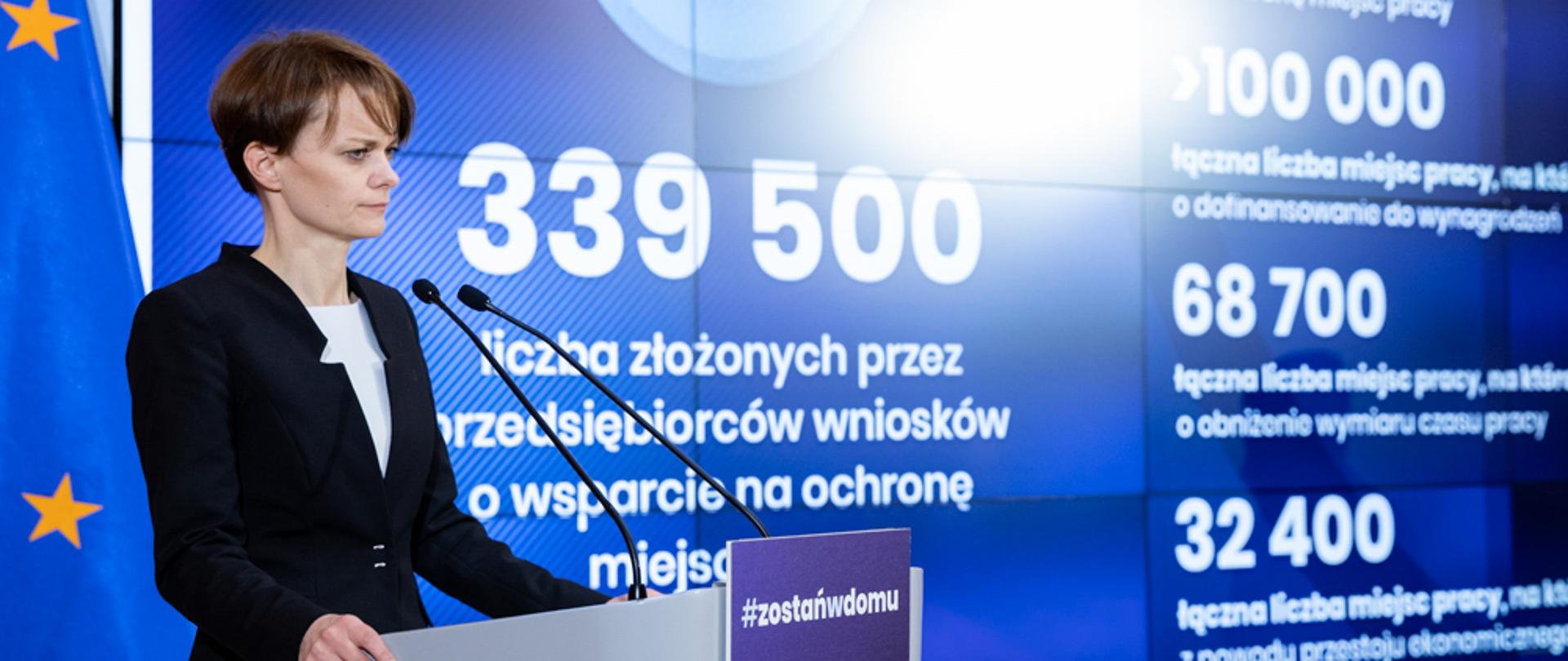 Jadwiga Emilewicz podczas konferencji prasowej.