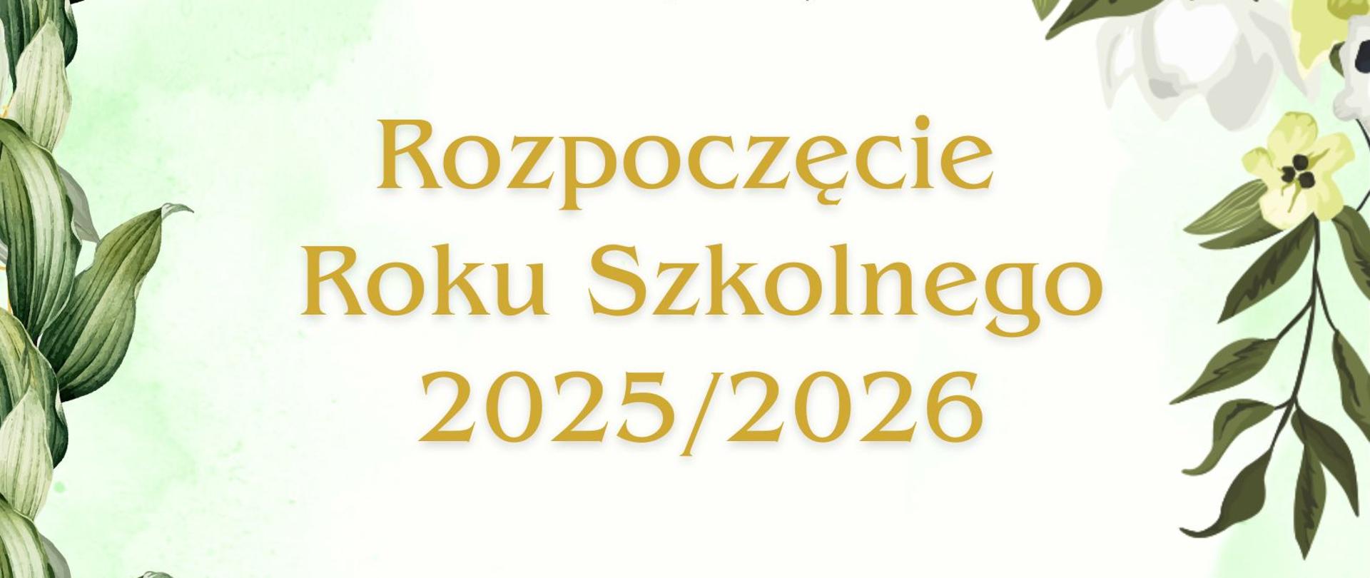 Plakat ma jasne tło ozdobione zielonymi liśćmi i białymi kwiatami ułożonymi wzdłuż krawędzi. Na środku widnieje napis „Rozpoczęcie Roku Szkolnego 2025/2026” w złotym kolorze. Poniżej umieszczono informacje o terminie wydarzenia: 1 września (poniedziałek), godz. 17.00, w Sali Koncertowej PSM I stopnia nr 1 w Kędzierzynie-Koźlu.