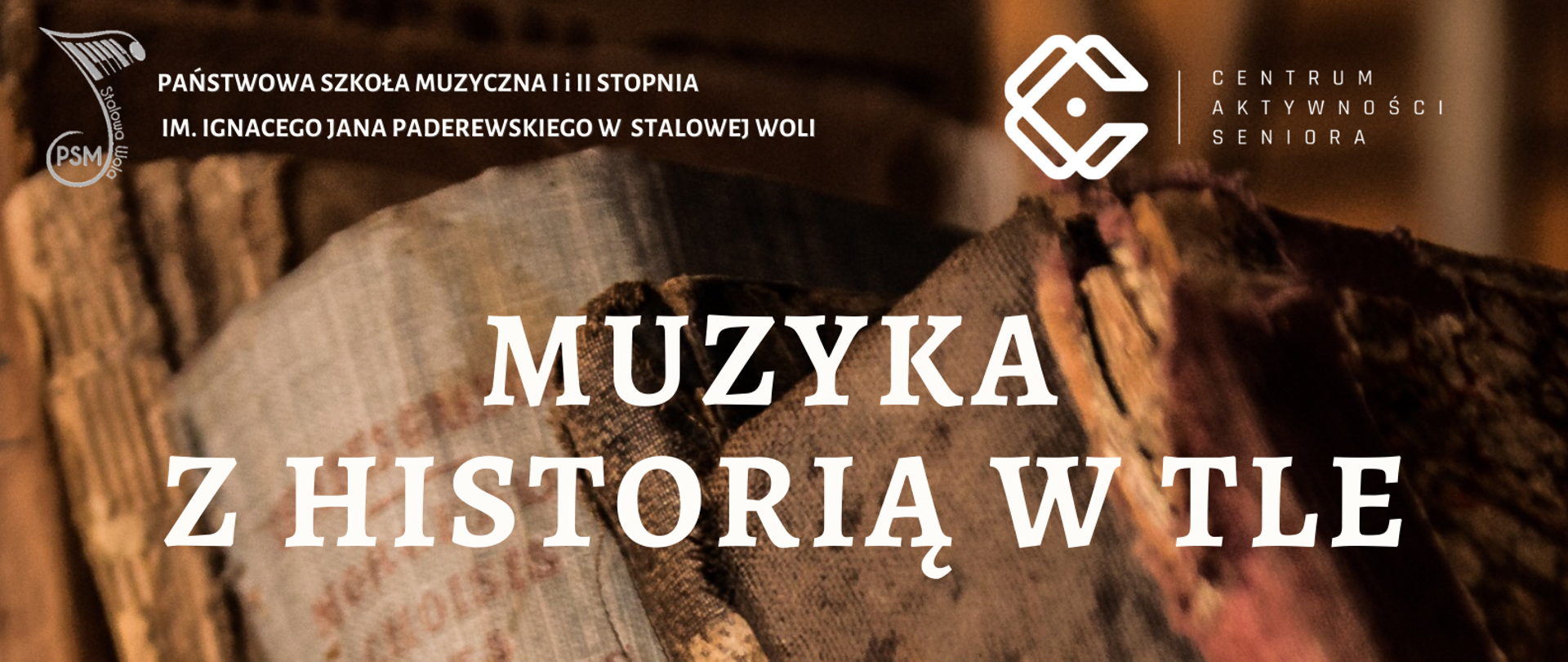 Plakat koncertu "Muzyka z historią w tle" na tle starych książek w górnym lewym rogu nutka-logo Państwowej Szkoły Muzycznej w Stalowej Woli obok logo CAS Centrum Aktywności Seniora, poniżej szczegółowe informacje dotyczące koncertu data oraz godzina. 