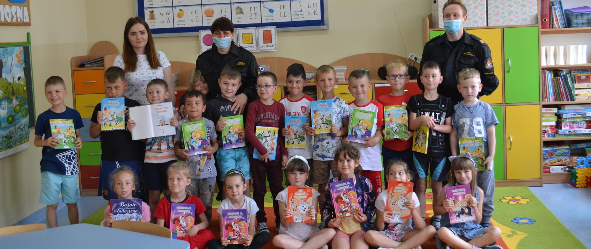 Konkurs plastyczny pt. "Przykładem świecimy bo odblaski nosimy"