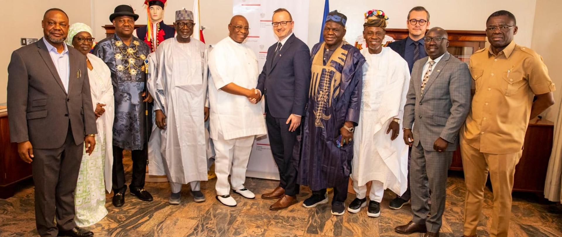 Amb. M. Cygan z uczestnikami spotkania