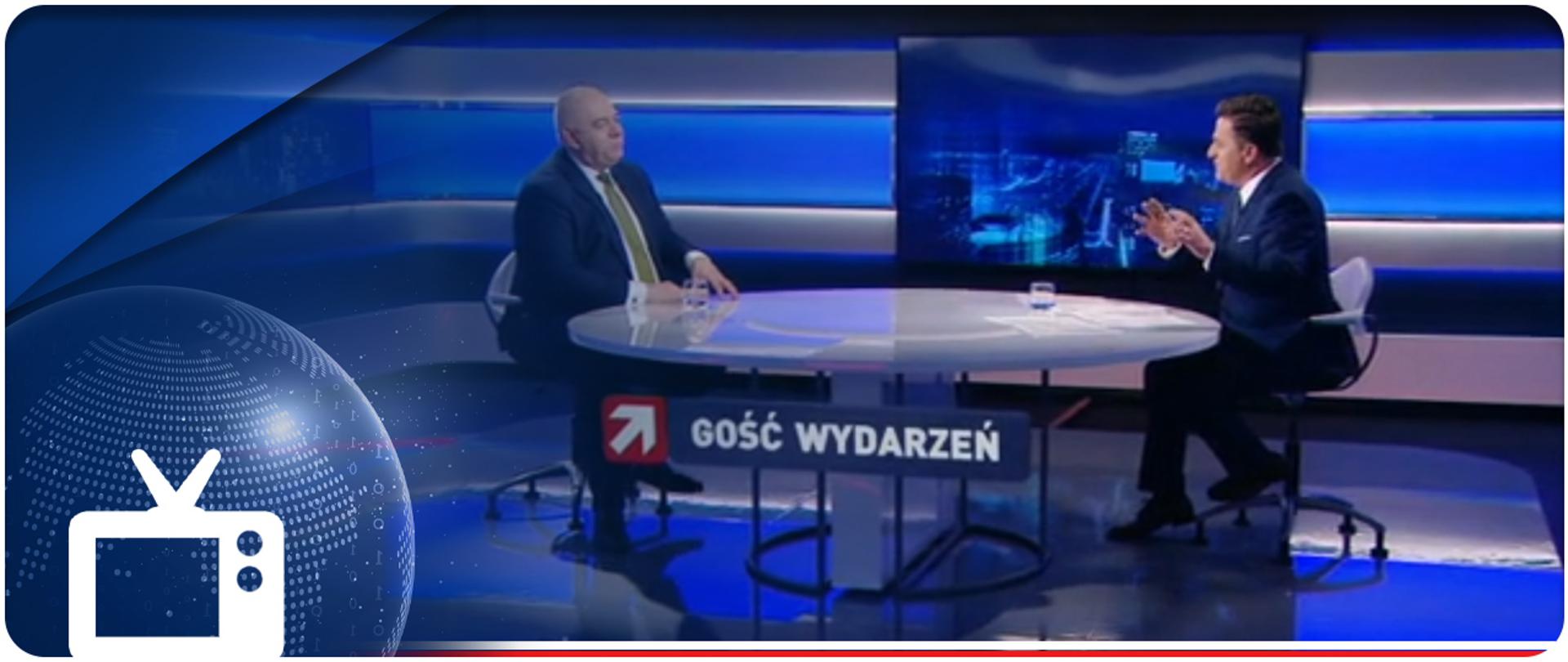 Wicepremier w Gościu Wydarzeń. Zdjęcie ze studia.