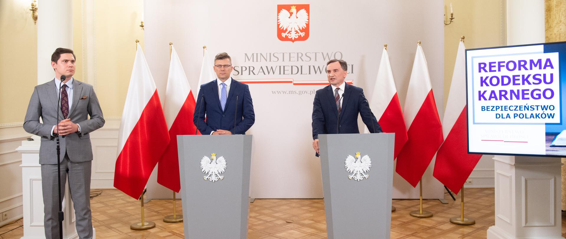 Konferencja prasowa w Ministerstwie Sprawiedliwości z udziałem Ministra Sprawiedliwości Prokuratora Generalnego Zbigniewa Ziobro oraz wiceministra Marcina Warchoła. Konferencja dotyczyła reformy Kodeksu karnego