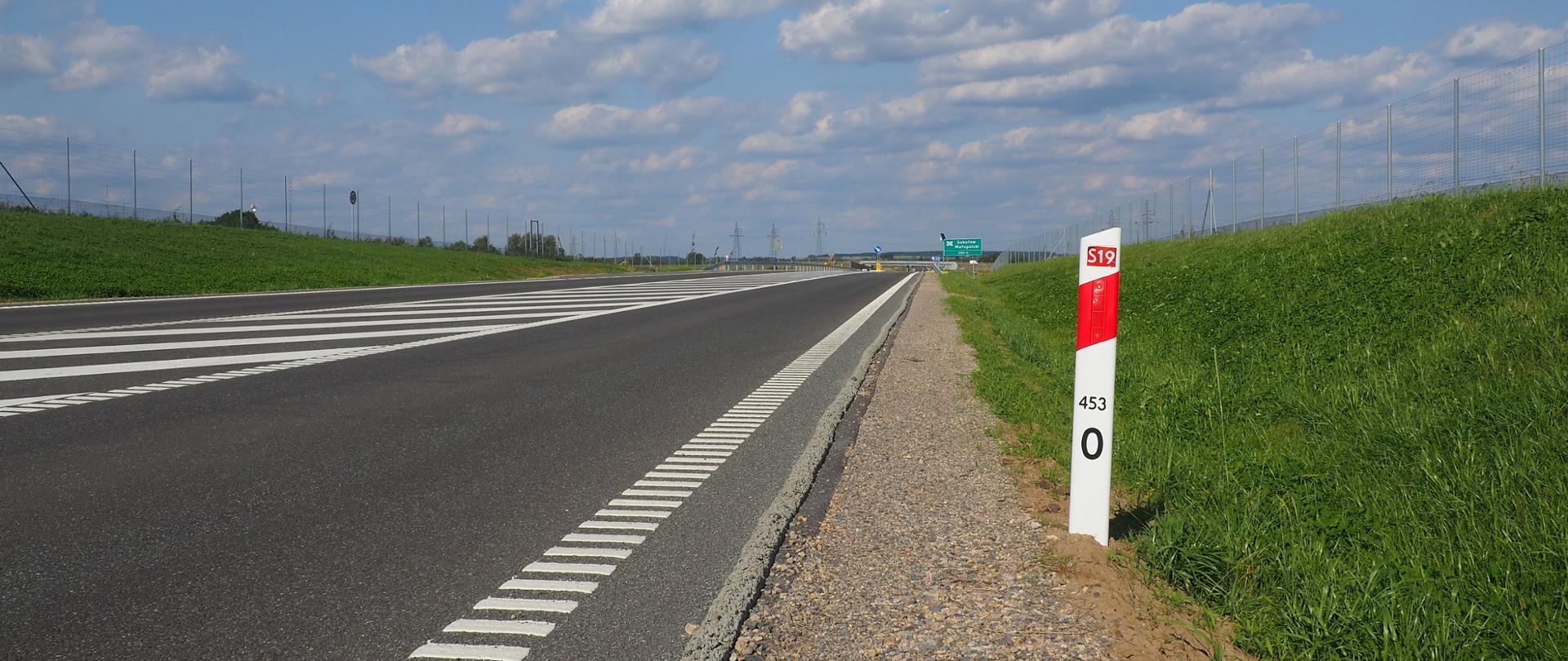 OLYMPUS DIGITAL CAMERA "eska" widziana z pozycji żaby 