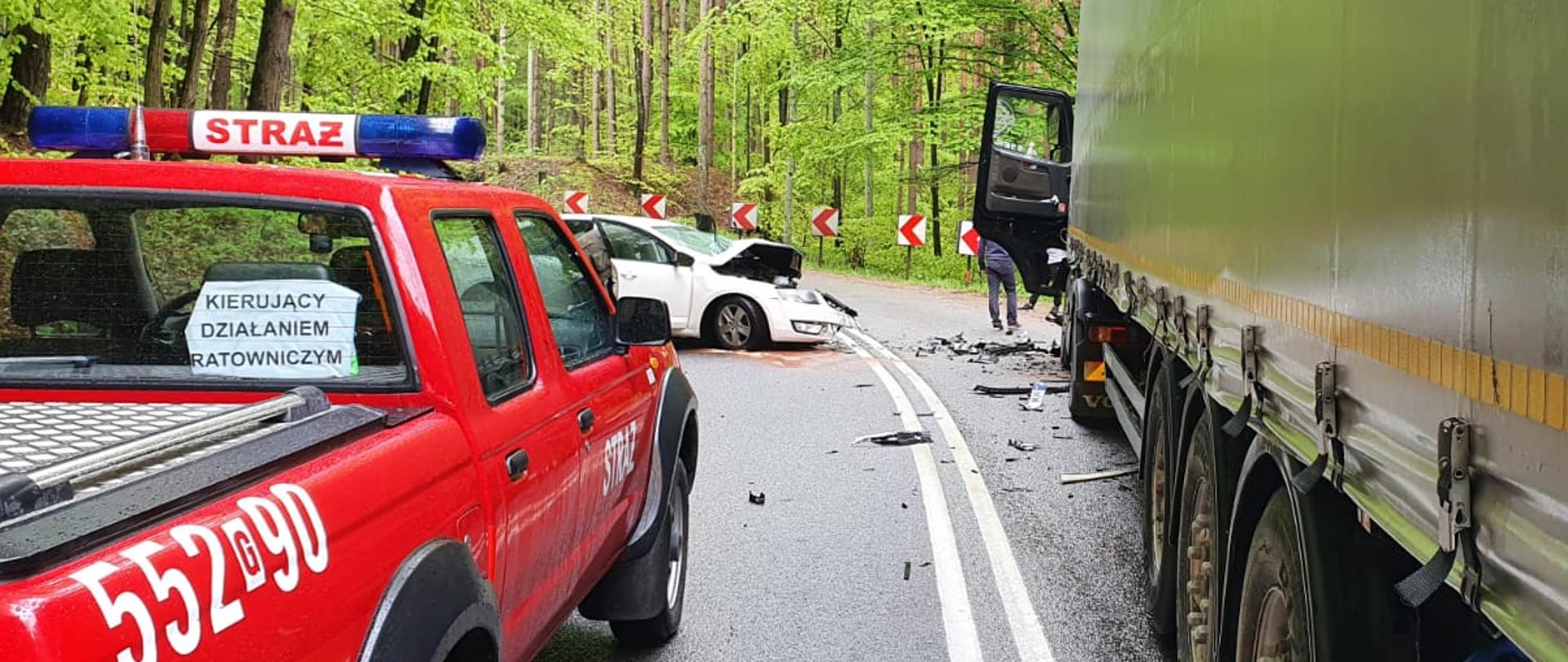 zdjęcie przedstawia wypadek drogowy