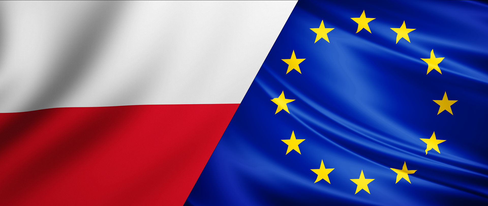 Na zdjęciu widzimy dwie połączone ze sobą flagi (po prawej stronie znajduje się flaga Unii Europejskiej. Flaga Unii Europejskiej - na fladze przedstawiony jest okrąg złożony z dwunastu złotych gwiazd na błękitnym tle. Po lewej znajduje się flaga Polski. Flaga Polski jest prostokątem podzielonym na dwa poziome pasy: biały (u góry) i czerwony).