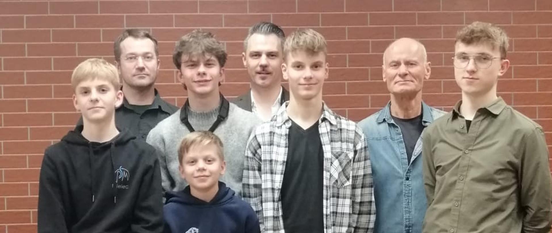 Uczniowie i nauczyciele klas saksofonu PSM w Mielcu w sali kameralnej podczas warsztatów 