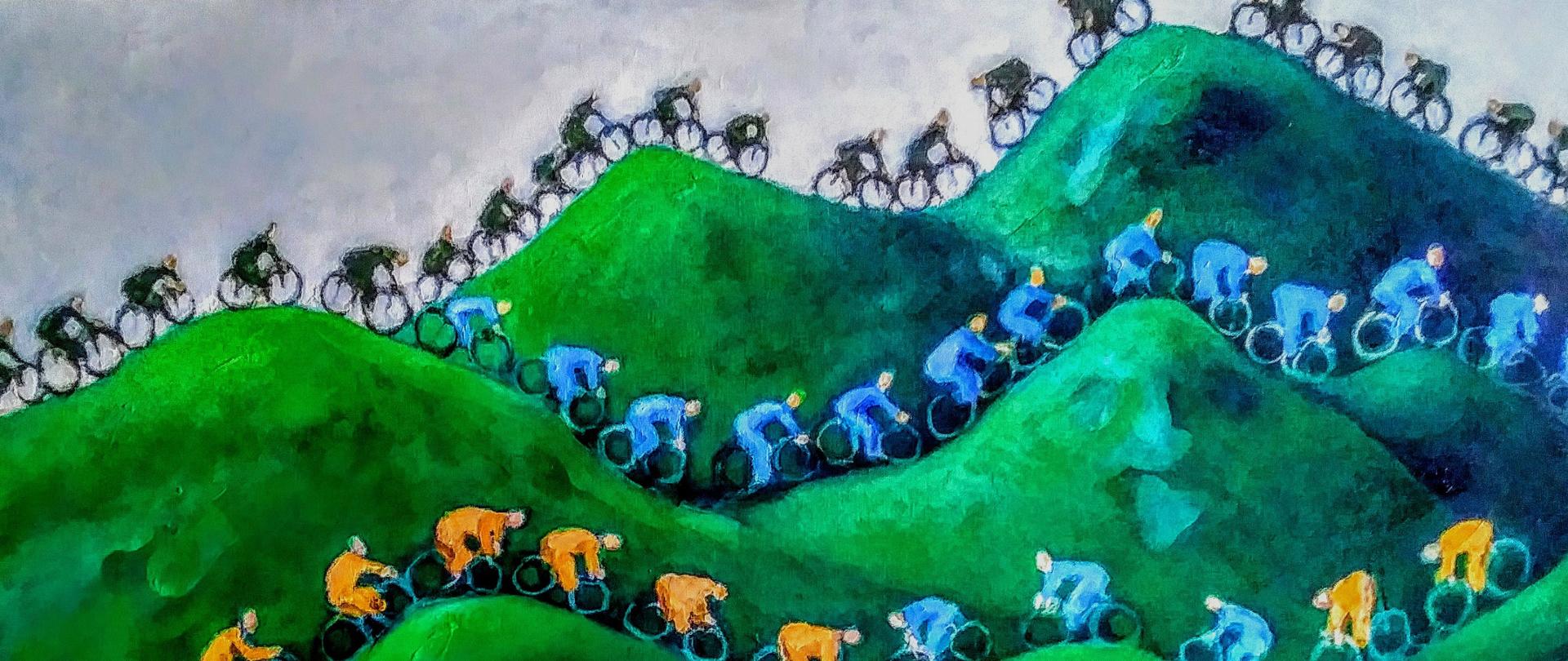 Rysunkowe postacie rowerzystów jadą, jeden za drugim grupach w kilku grupach w zależnoci od koloru. Grupy: niebieska, żółta i czarna. Pagórki zielone i niebieskie pokonują w "sznurach" skierowanych w przeciwnych kierunkach do siebie. W tle niebieskie niebo.