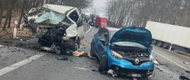 Zderzenie dwóch pojazdów osobowych marki RENAULT CAPTUR i IVECO DAILY oraz samochodu ciężarowego marki SCANIA na 238. kilometrze drogi krajowej nr 11 na wysokości miejscowości Parkowo