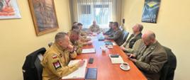 Narada funkcjonariuszy Komendy Miejskiej Państwowej Straży Pożarnej w Płocku z przedstawicielami Nadleśnictw: Płock, Łąck, Gostynin oraz Starostwa Powiatowego w Płocku.