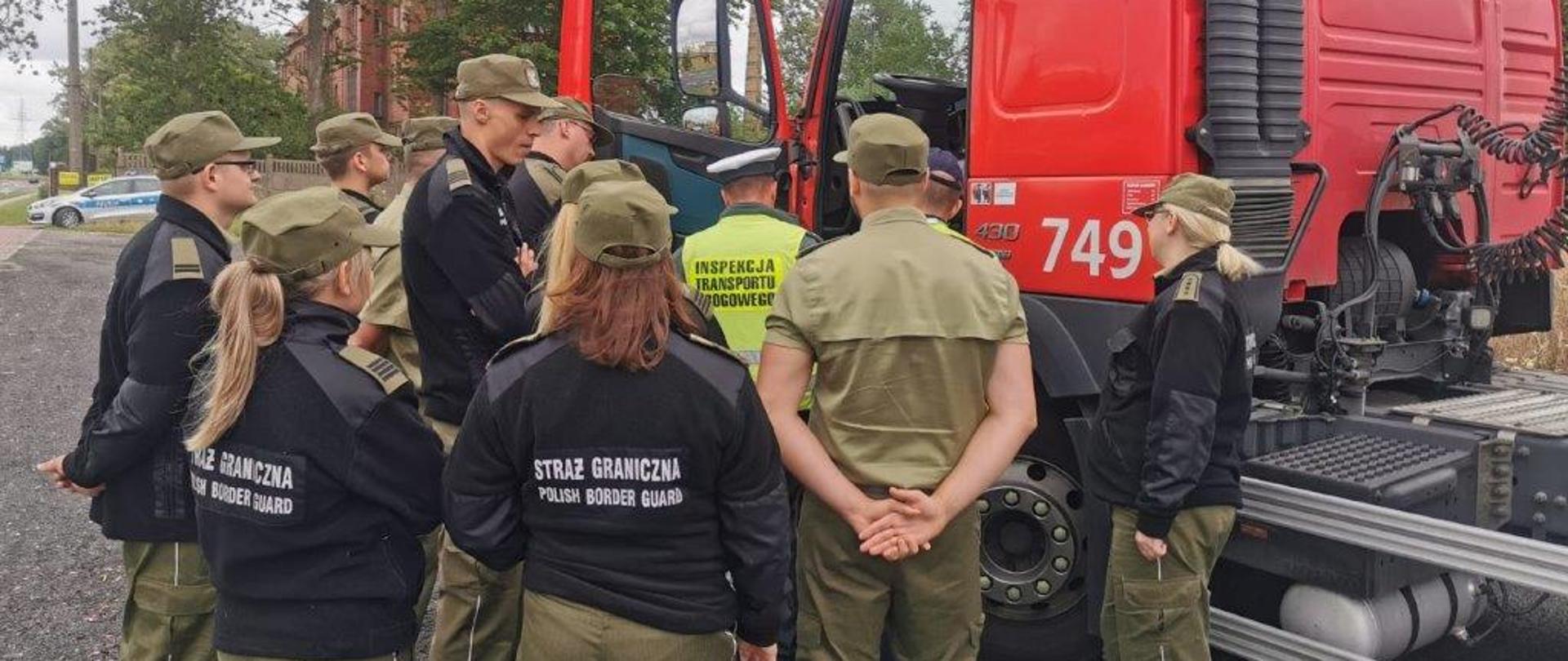 INSPEKTORZY PODCZAS SZKOLENIA STRAŻY GRANICZNEJ I POLICJI