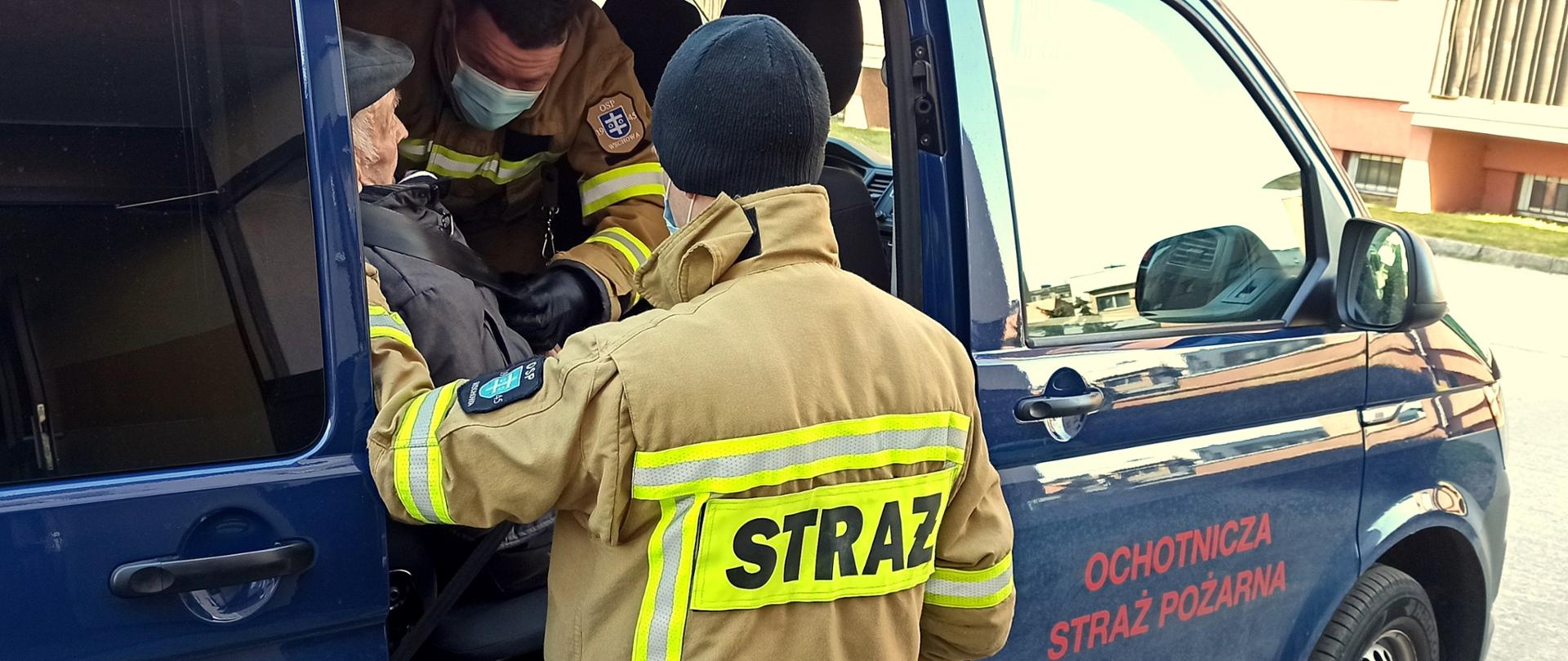 Transport seniora na szczepienie COVID-19