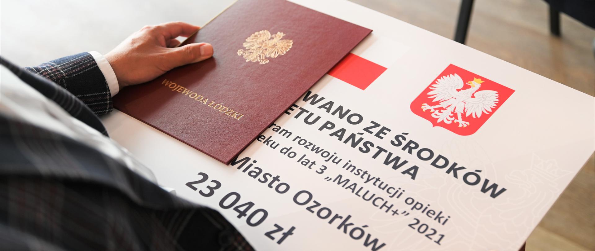 Umowa na dofinansowanie inwestycji w ramach programu "Maluch+" oraz symboliczny czek 