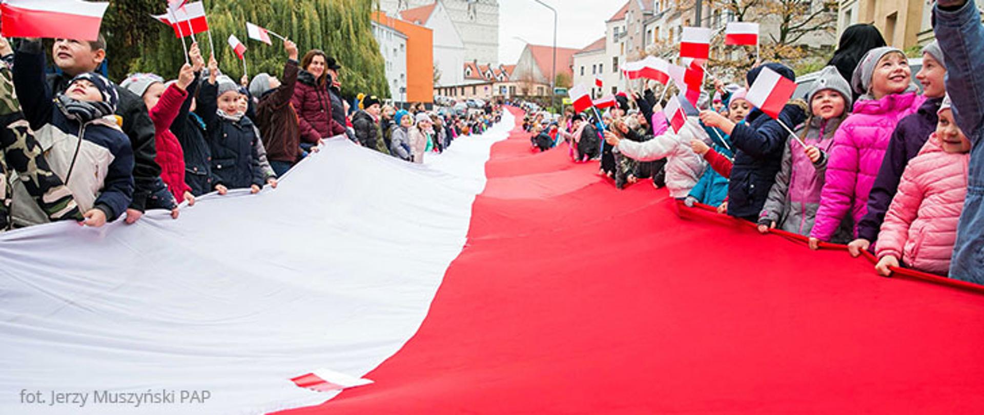 Zdjęcie do komunikatu. Obchody Dnia Polonii i Polaków za Granicą oraz Dnia Flagi Rzeczypospolitej Polskiej