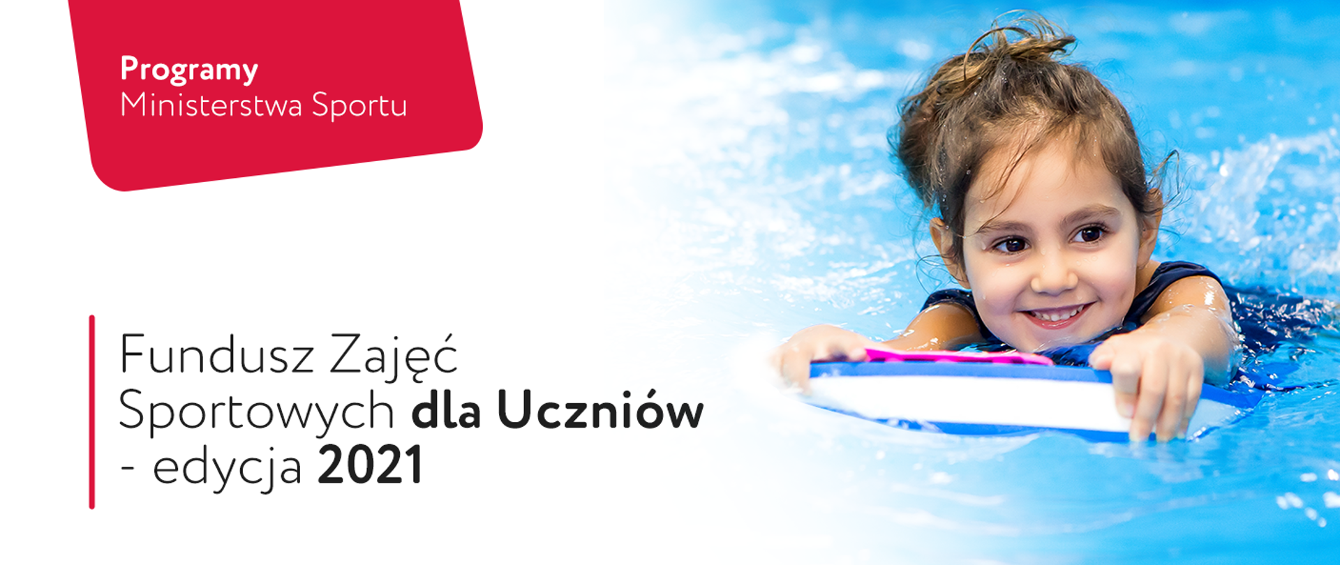 Programy Ministerstwa Sportu. Fundusz Zajęć Sportowych dla Uczniów - edycja 2021. Po prawej stronie dziewczynka podczas lekcji pływania.