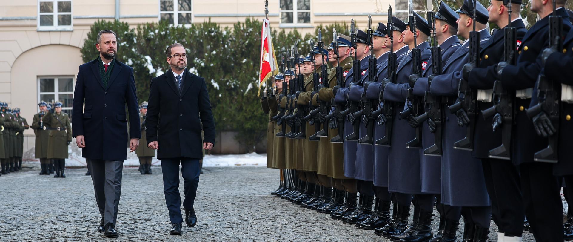 16 stycznia 2026 r. w Warszawie, Władysław Kosiniak-Kamysz, wicepremier - minister obrony narodowej Polski spotkał się z Robertasem Kaunasem, ministrem obrony Litwy. Fot. Monika Dwulatek/WCEO