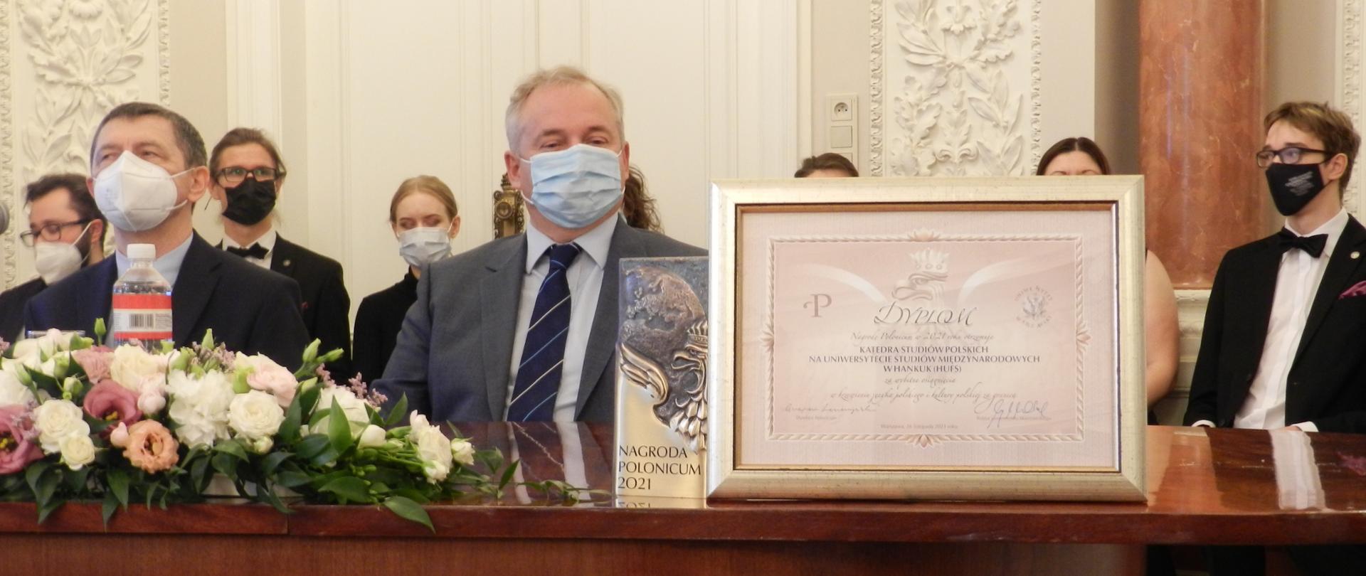 Zdjęcie przedstawiające uroczystość wręczenia nagrody Polonicum