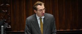 In the photo, Deputy Minister Jan Szyszko speaks from the parliamentary rostrum