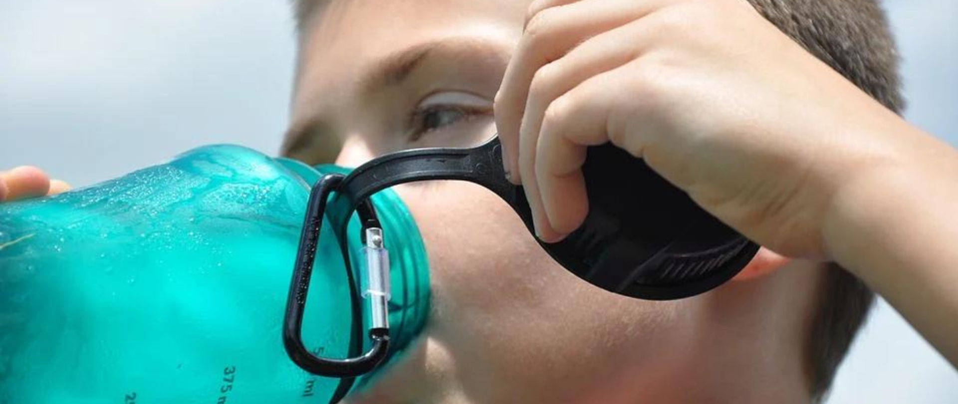 Bezpieczne wakacje: Pamiętajmy o nawodnieniu organizmu!