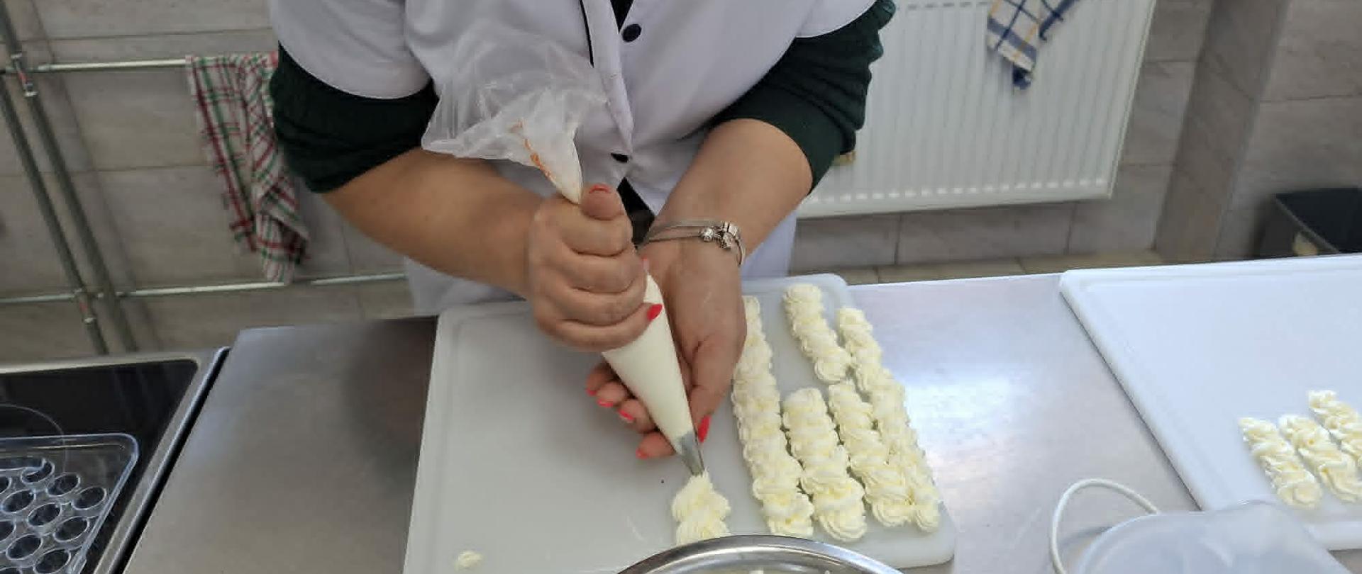 Kurs dekoracje cukiernicze dla nauczycieli
