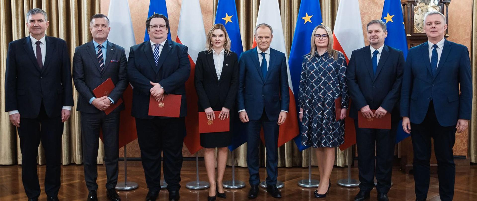 Premier Donald Tusk powołał nowych szefów służb specjalnych