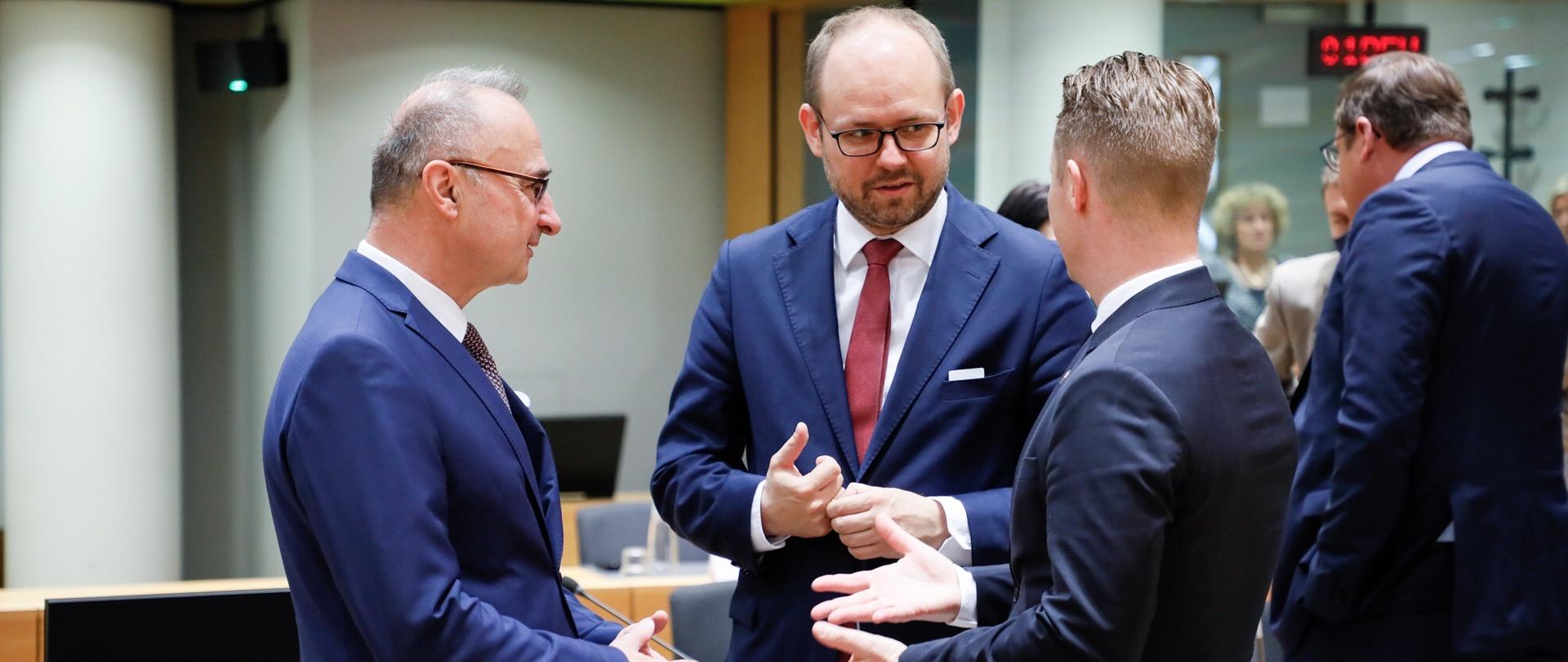 Wiceminister Przydacz podczas rozmów z przedstawicielami FAC 