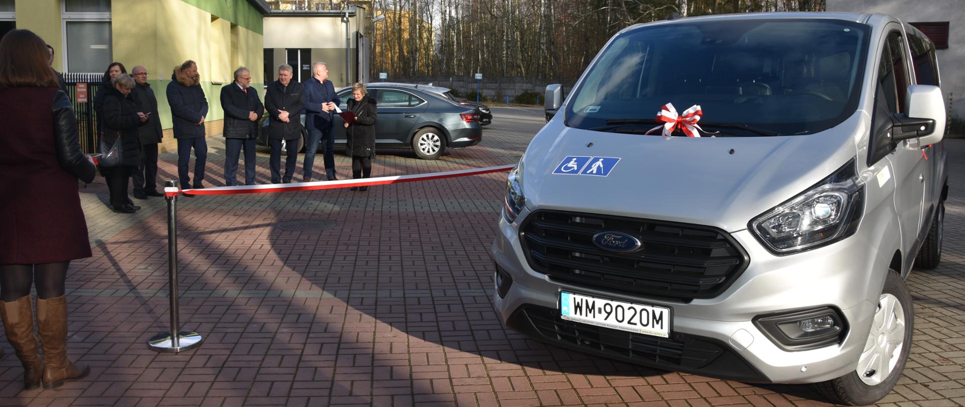 Uroczyste przekazanie mikrobusa dla Powiatowego Środowiskowego Domu Samopomocy w Mińsku Mazowieckim.