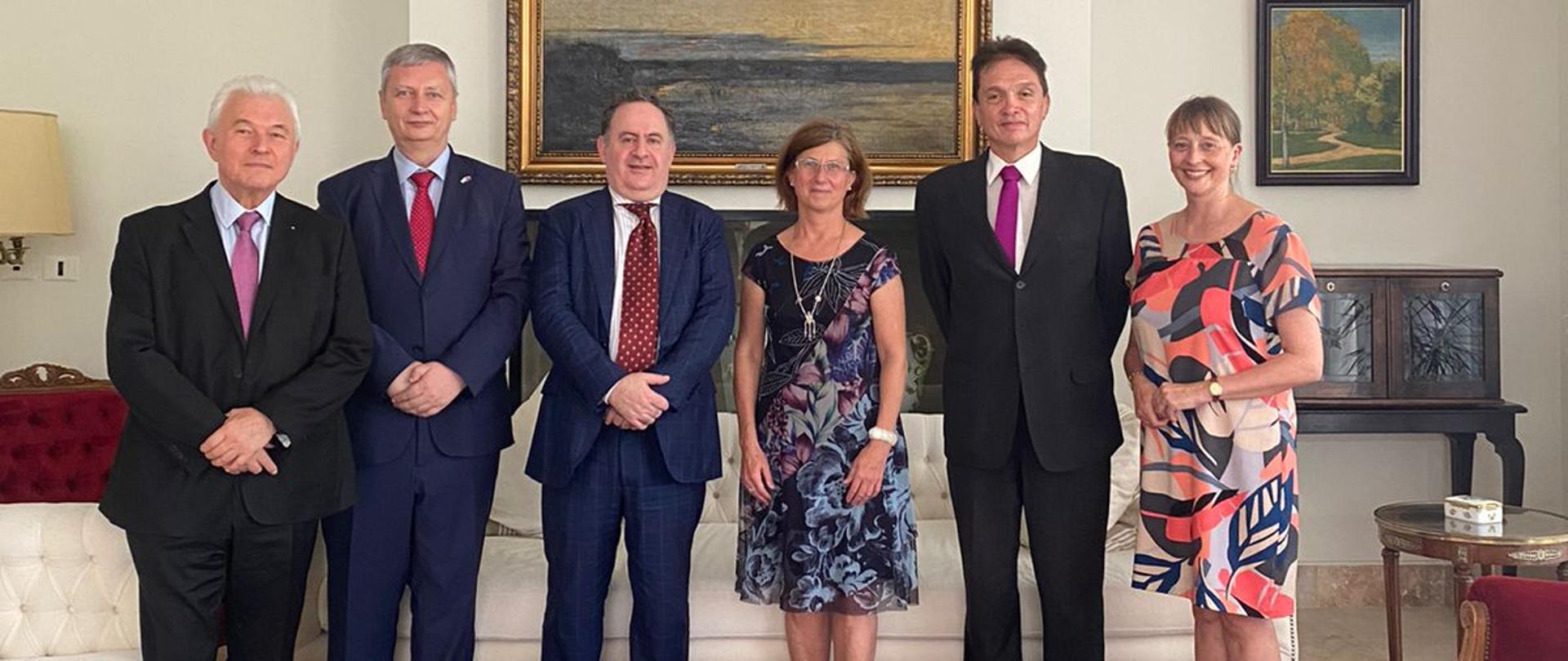 La guerra en Ucrania y el acuerdo entre la Unión Europea y Mercosur dominaron la reunión de representantes de los países V4 y la Cancillería argentina.