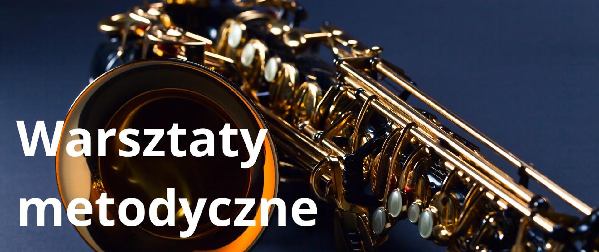 zdjęcie - leżący złoty saksofon na granatowym tle, po lewej stronie napis "Warsztaty metodyczne"