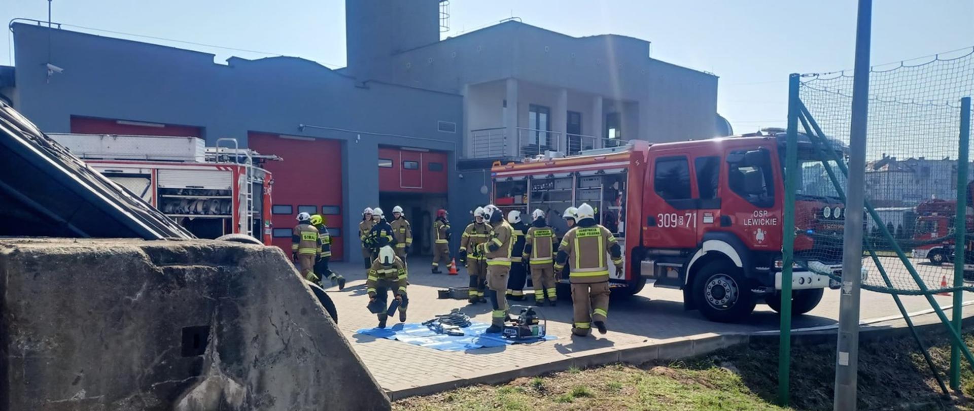 Ćwiczenia z ratownictwa technicznego druhów OSP z terenu gminy Juchnowiec