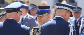 Wojewódzkie Obchody Święta Policji
Podlaski Komendant Wojewódzki otrzymuje podczas ceremonii otrzymał brązowy medal MSWiA "Za Zasługi dla Policji".