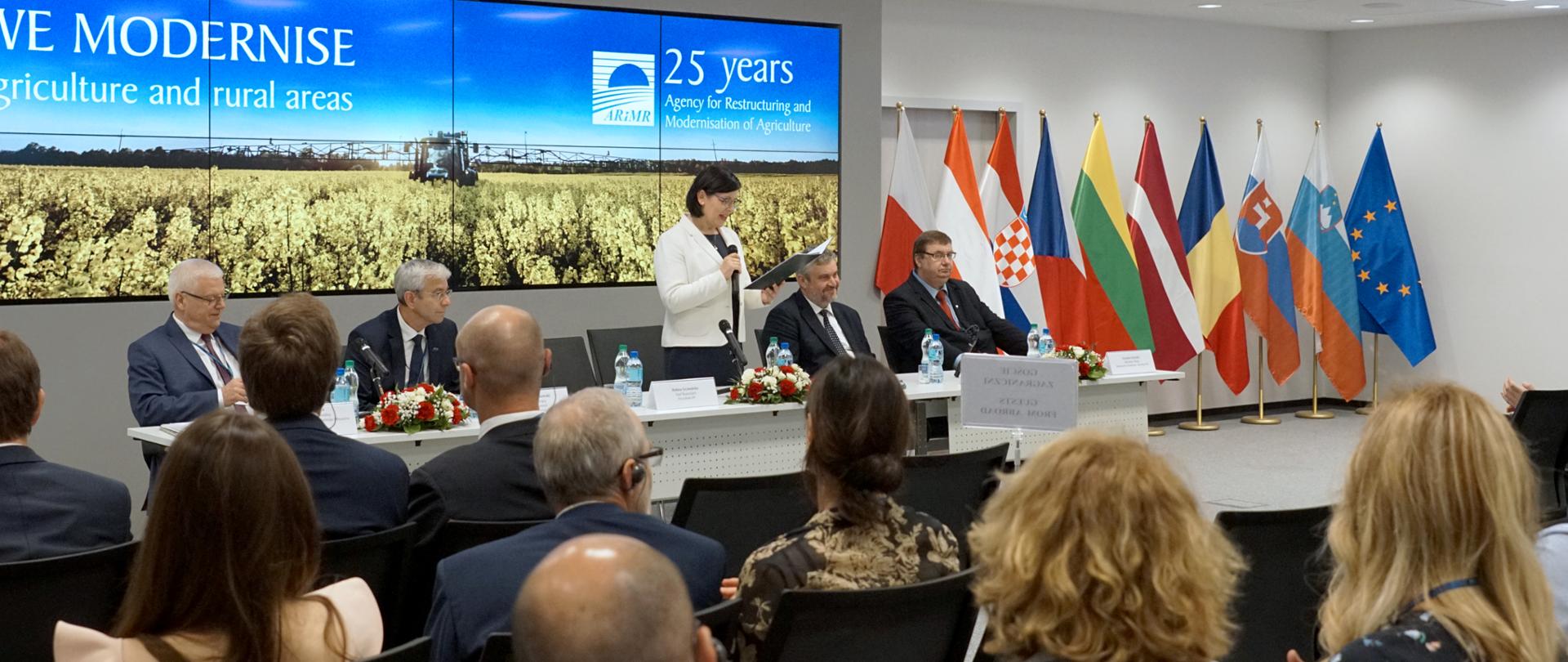 Prezes M. Fajger wita gości 