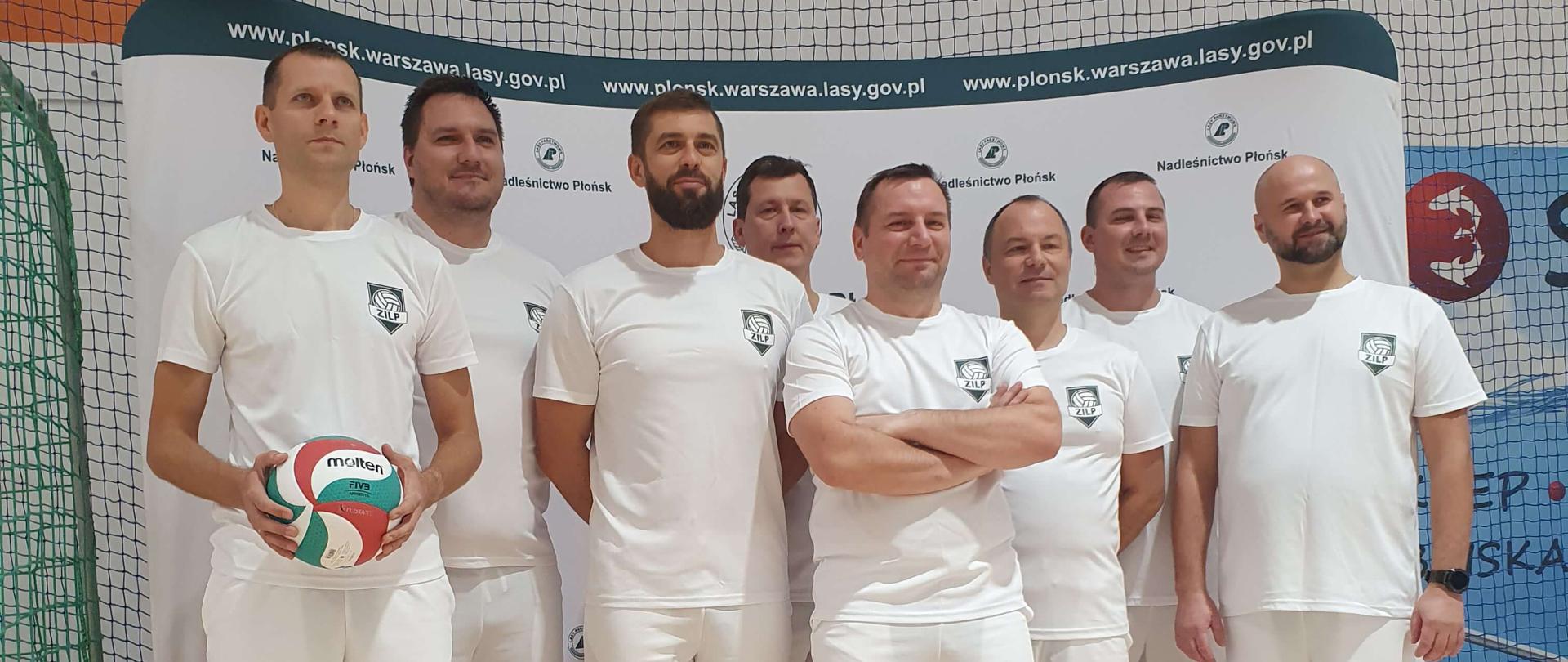 Zdjęcia przedstawiają pracowników Zakładu Informatyki LP na turnieju piłki siatkowej