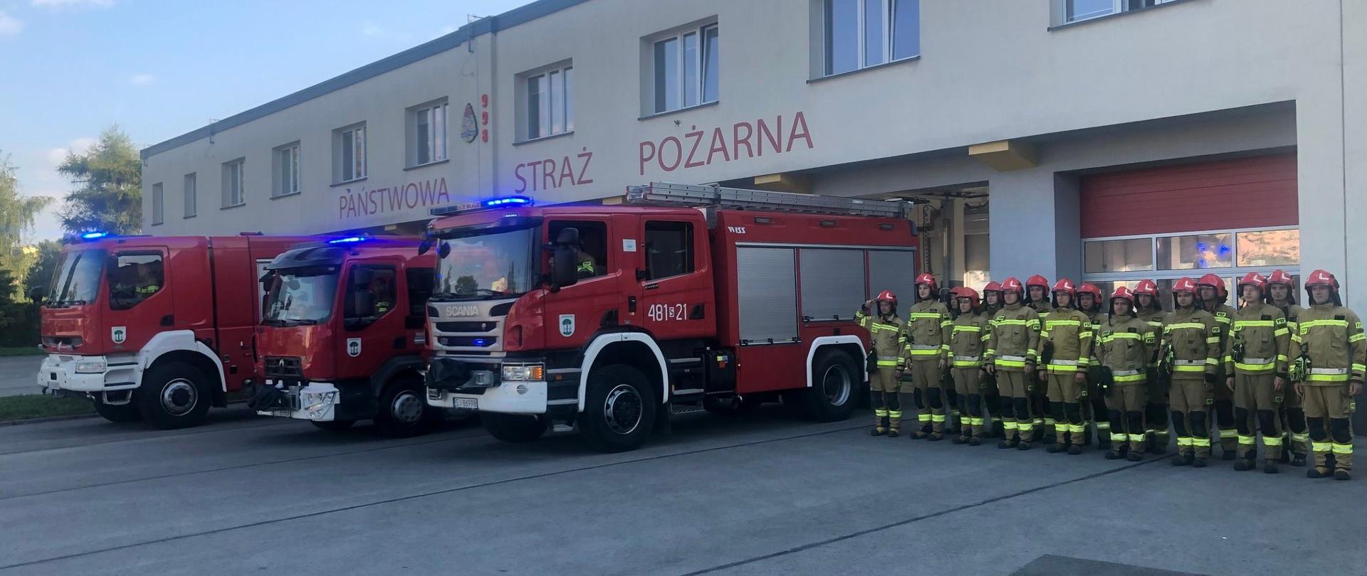 Złożenie hołdu zmarłemu podczas służby strażakowi KG PSP