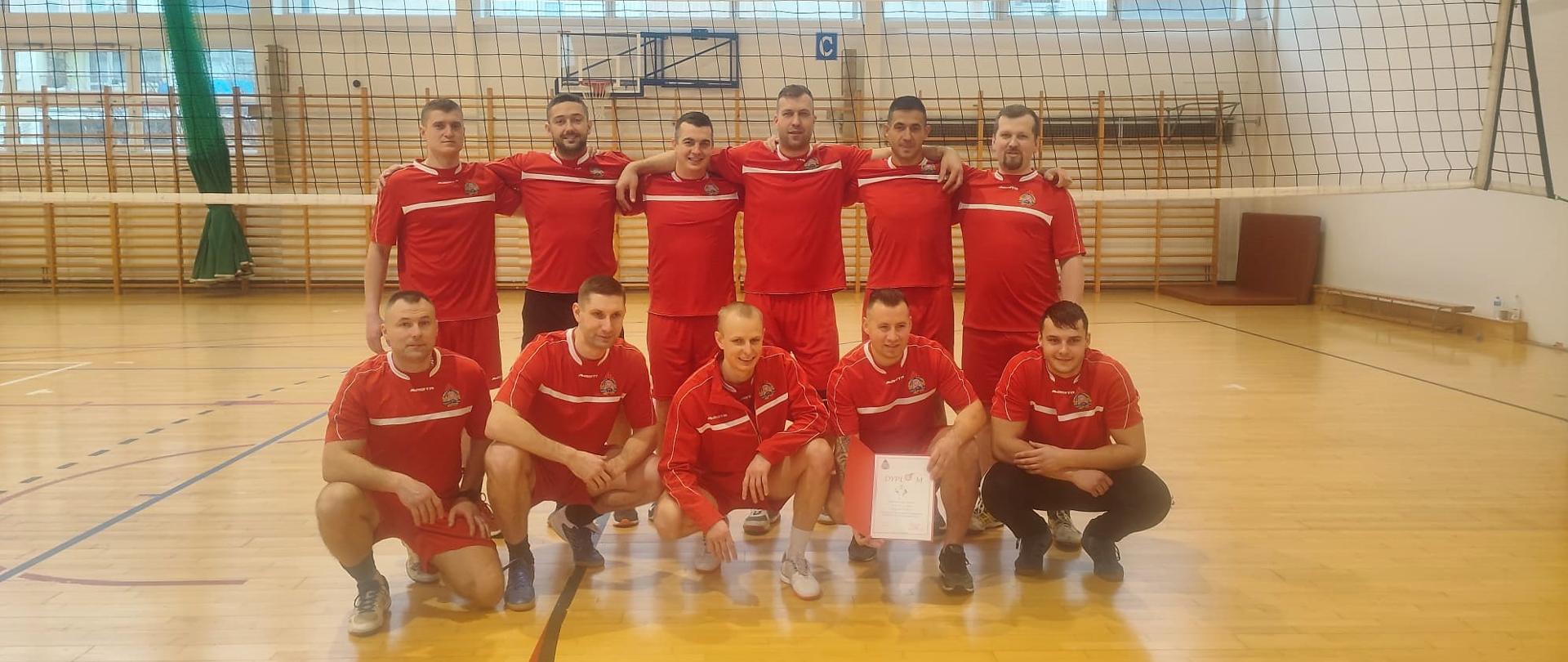 W dniu 27 stycznia 2023 roku w hali sportowej w Przasnyszu przy ulicy Sadowej zostały przeprowadzone eliminacje strefowe XXI Mistrzostw Województwa Mazowieckiego Strażaków PSP w Piłce Siatkowej.
Organizatorem była Komenda Powiatowa Państwowej Straży Pożarnej w Przasnyszu, a sędziami zawodów byli Pan Tomasz Krynicki i Pan Grzegorz Cołosiński. W zawodach udział wzięło 5 drużyn z Komend:, KP PSP Ciechanów, KM PSP Ostrołęka KP PSP Maków Mazowiecki, KP PSP Mława i KP PSP Przasnysz.
Do dyspozycji drużyn przygotowano 2 boiska do gry z obsadą sędziowską oddzielone od siebie kurtynami. Turniej odbywał się metodą każdy z każdym (10 meczy). Rywalizacja przebiegała zgodnie z zasadami fair play.
Do Finału XXI Mistrzostw Województwa Mazowieckiego Strażaków PSP w piłce siatkowej 2023 zakwalifikowała się najlepsza drużyna.
Klasyfikacja miejsc przedstawia się następująco:
1 miejsce – Komenda Miejska PSP Ostrołęka,
2 miejsce – Komenda Powiatowa PSP Przasnysz,
3 miejsce – Komenda Powiatowa PSP Mława,
4 miejsce - Komenda Powiatowa PSP Maków Mazowiecki,
5 miejsce - Komenda Powiatowa PSP Ciechanów.
